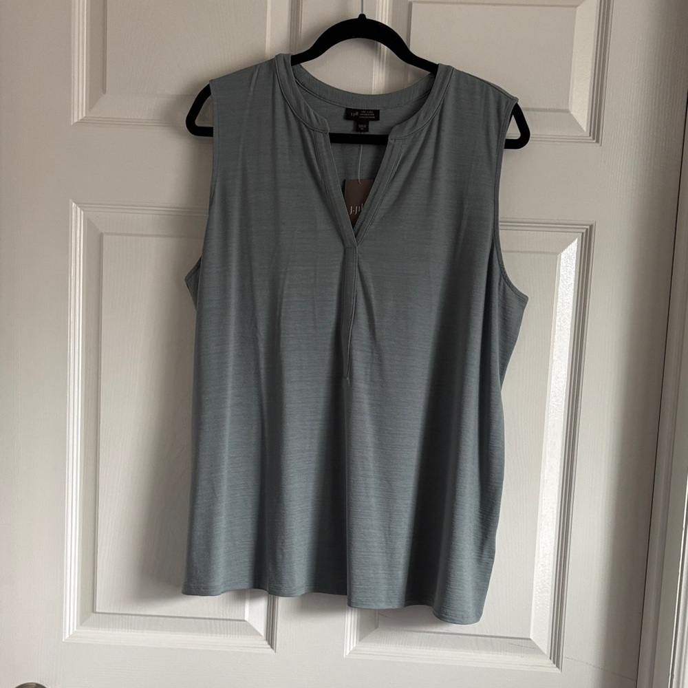 Sleeveless V-Neck Knit Top - Light Green